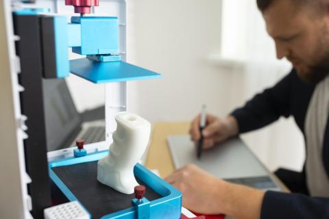 Designer using 3D printer